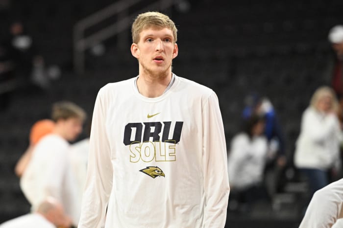 Mar 7, 2023; Sioux Falls, SD, USA; Oral Roberts Golden Eagles forward Connor Vanover (35) warms up before the game against the North Dakota State Bison at Denny Sanford Premier Center.